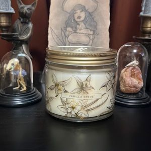 Bellevue Vanilla Breve double wick candle